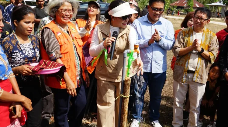 Bupati Ratu Wulla Resmikan Fasilitas Air Bersih Kalembu Kaha