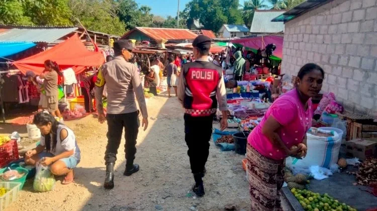 Patroli Dialogis di Pasar Sedeoen, Polsek Rote Barat Perkuat Kamtibmas