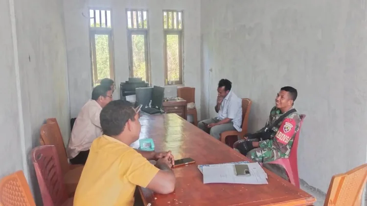 Babinsa Walakaka Perkuat Silaturahmi Wujudkan Kamtibmas Desa Kondusif