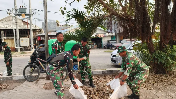 Sambut HUT RI Ke-81, Kodim Bersama Polres Bersihkan Pasar Matawai