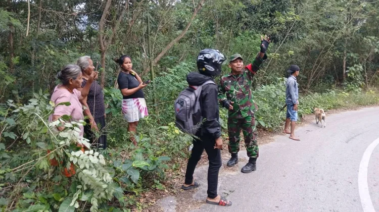 Babinsa Sumba tengah Perkuat Kamtibmas Tingkatkan Keamanan Warga
