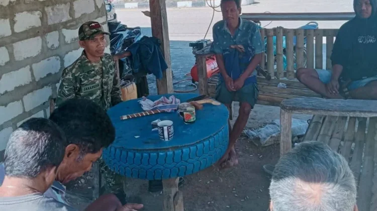 Babinsa Silahturahmi Rumah Warga Binaan Pastikan Kondisi Kamtibmas Aman