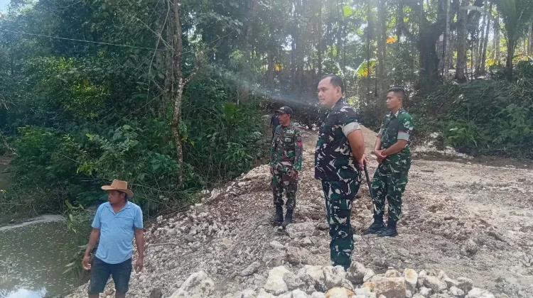 Dandim 1629 SBD Tinjau Pembangunan Jembatan Demi Kesejahteraan Masyarakat