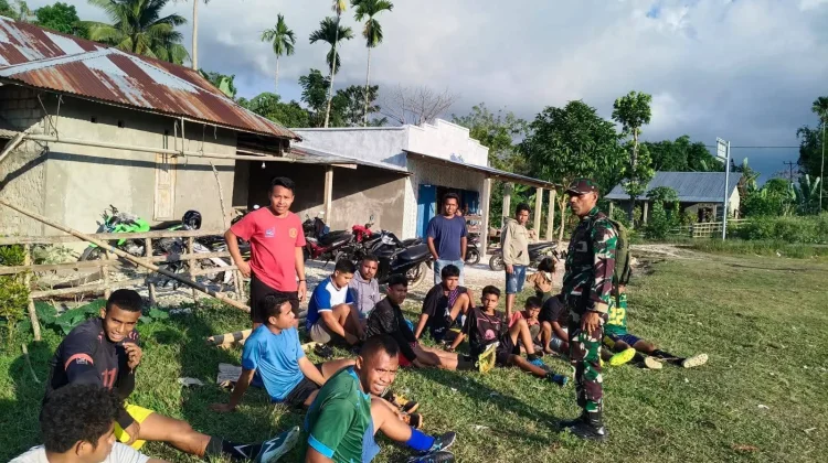 Babinsa Perkuat Silaturahmi Dampingi warga desa binaan dan Tokoh Masyarakat