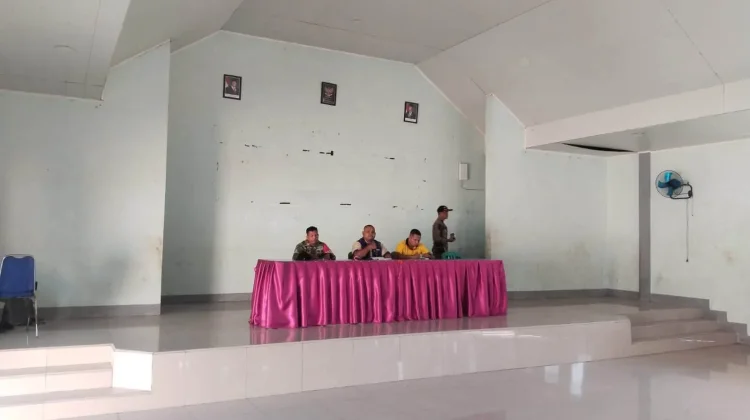 Babinsa Bersama Aparat Siapkan HUT Kemerdekaan RI Ke-81