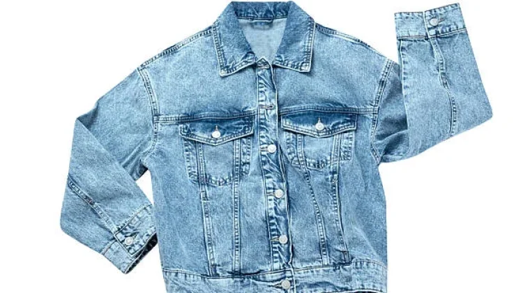 Jaket Denim Tak Pernah Mati Gaya, Ini Inspirasi Tampil Stylish untuk Semua Usia