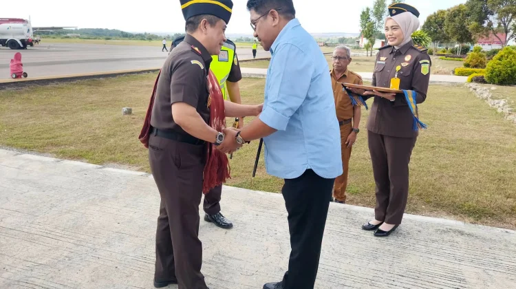 Bupati Sumba Timur Sambut Kajati NTT: Sinergi Kunci Tata Kelola Bersih