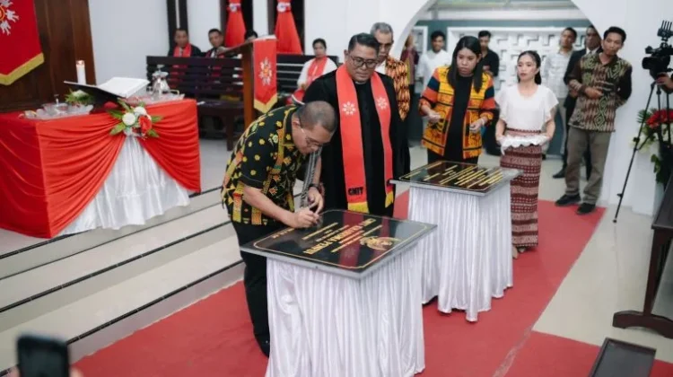 Jemaat GMIT Kharisma Penfui Gelar Pentahbisan Gedung Gereja