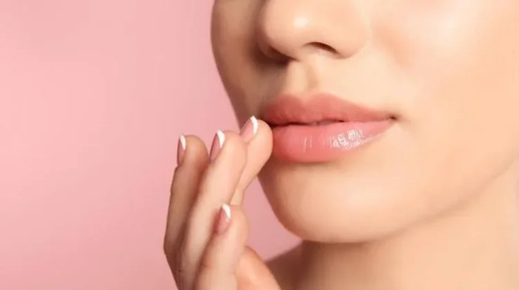Bibir Merah Merona Secara Alami? Ini Dia Tipsnya!