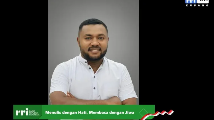 E. Nong Yonson Tekankan Perbedaan Menulis dan Membaca Puisi