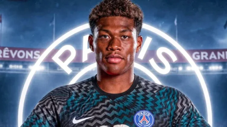 PSG Sepakat Rekrut Zion Suzuki dari Parma €35 Juta