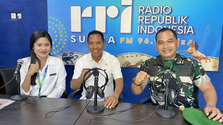 Sinergi Kodim Sumba Barat Daya Membangun Jembatan Desa