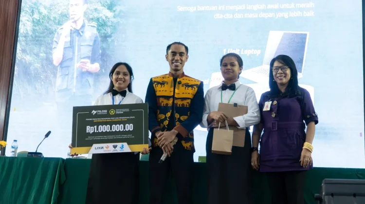 Hadir di PKKMB FKIP Undana, Filosi Beri Bantuan Kuliah dan Mindset Kewirausahaan