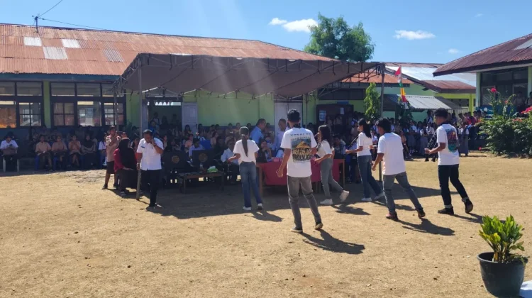 SMA Negeri 1 Lobalain Tanamkan Nasionalisme lewat Lomba