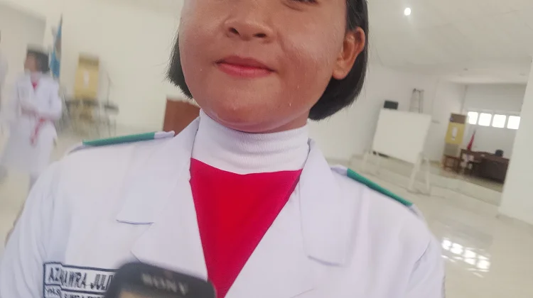 Azalia Hawra Bangga Jadi Pembawa Baki Sang Saka Merah Putih