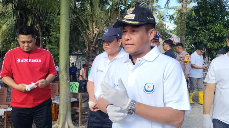 Paulus Henuk Ajak Warga Jaga Mangrove Pantai Baadale