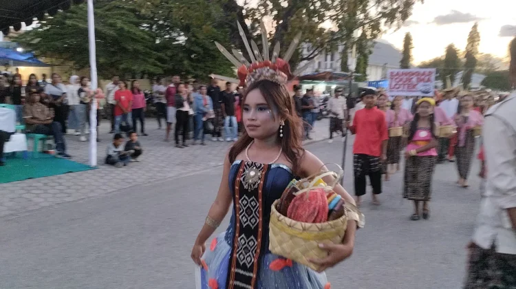 Enam Belas Sanggar dan Paguyuban Etnis Ramaikan Festival Rote Malole