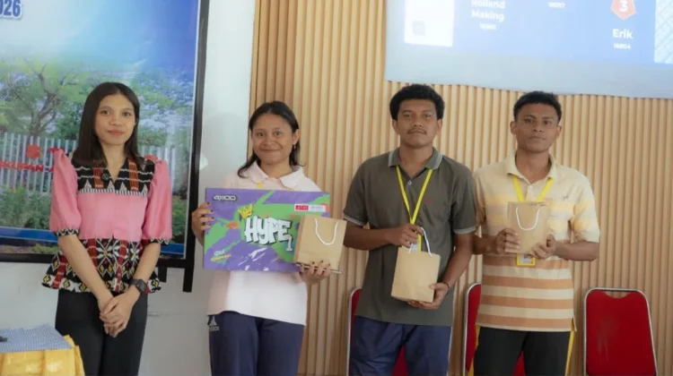Filosi Hadiahkan Laptop, Dorong Mahasiswa STIPAS Jadi Pribadi Bermakna