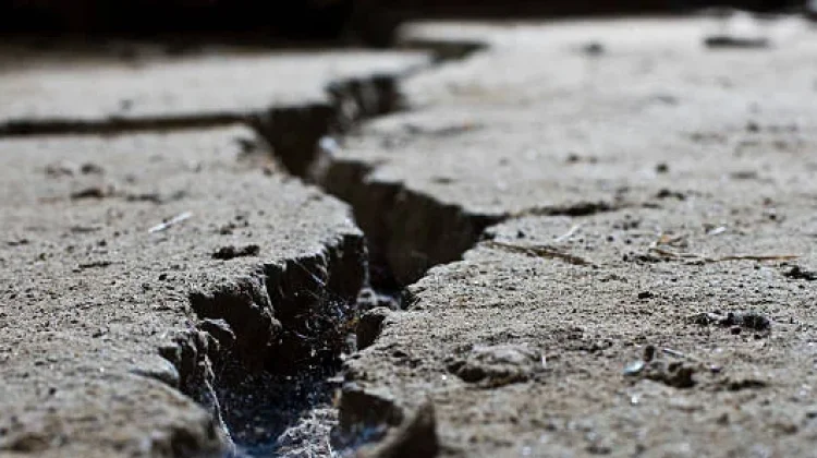 Tips Menghadapi Gempa: Tetap Tenang, Lindungi Diri, dan Siap Menghadapi Situasi Daru