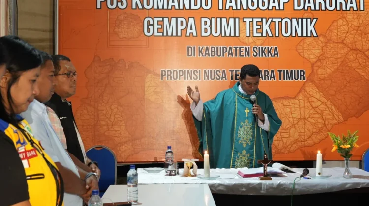Gubernur NTT Ikuti Ekaristi di Posko Gempa