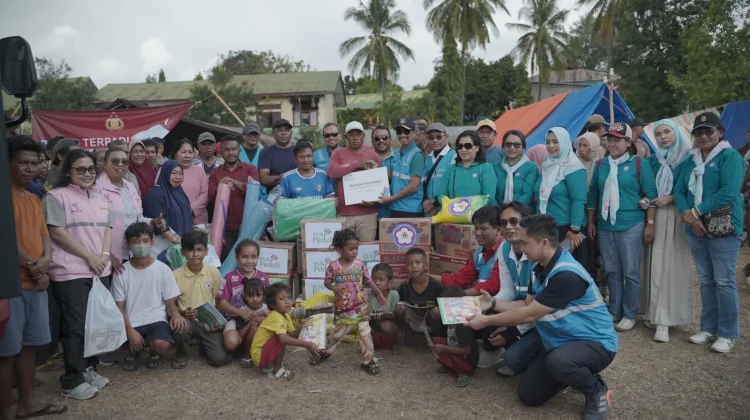 Asa Pengungsi: GM PLN NTT Salurkan Bantuan dan Penerangan bagi Korban Gempa Flores