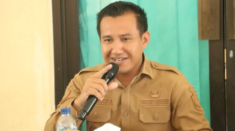 Wabup SBD Serahkan Bantuan Peralatan Vokasional Bagi PPKS