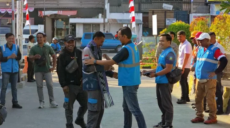 Kembalikan Senyum Warga, 6 Petugas PLN Bertarung di Palue Sikka Pulihkan Listrik
