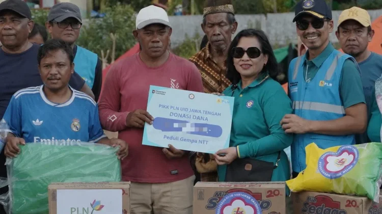 PIKK PLN Distribusikan Sembako bagi Warga Terdampak Gempa di Reok dan Mbay