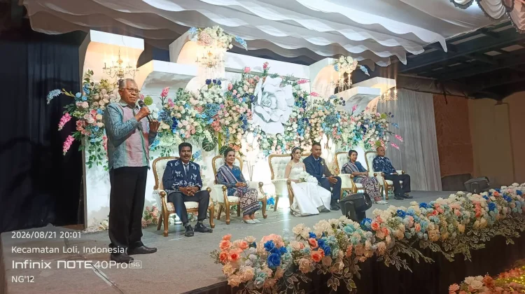 Wakil Bupati Sumba Barat Beri Sambutan Mewakili Keluarga Pernikahan Grand & Fina