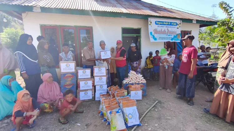 SP PLN NTT Bagikan 100 Paket Bantuan Sembako di Posko Pengusian Ngada dan Nagekeo