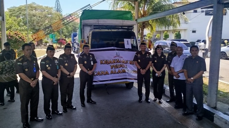Kejagung RI dan Kejati NTT Salurkan Bantuan Kemanusiaan Rp640 Juta ke Flores