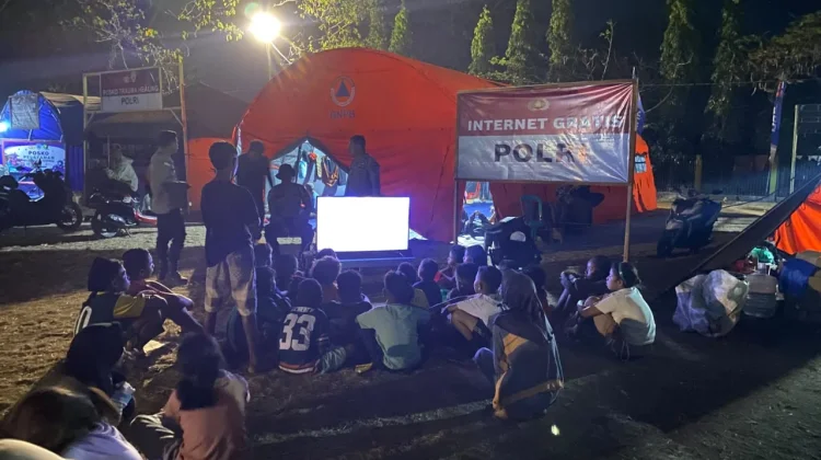 Polres Nagekeo Gelar Nonton Bersama Anak Pengungsi Gempa Bumi Flores