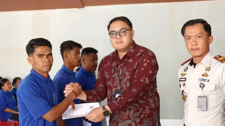 Rutan SoE dan BRI Serahkan Buku Tabungan bagi Warga Binaan