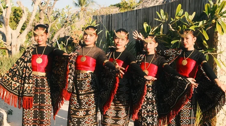 Musik, Tarian dan Pakaian Adat Rote Jadi Daya Tarik di NIHI Rote