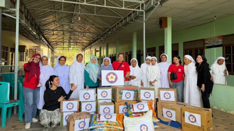 Bantuan PIKK PLN di Napunglangir Sikka, Hangatkan Hati Lansia