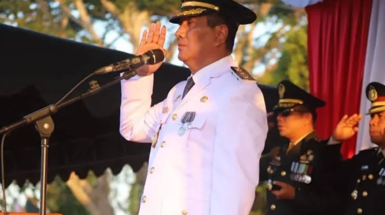 Wakil Bupati Sumba Tengah Pimpin Upacara Penurunan Bendera