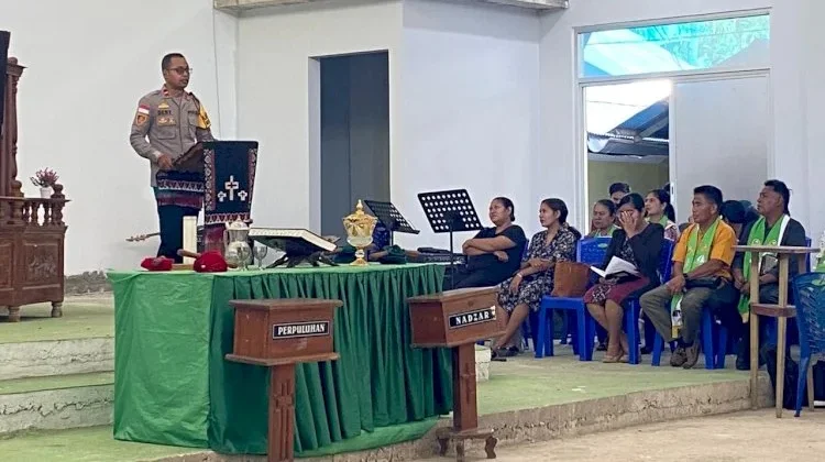 Minggu Kasih, Polsek Rote Barat Ajak Jemaat Jaga Kamtibmas
