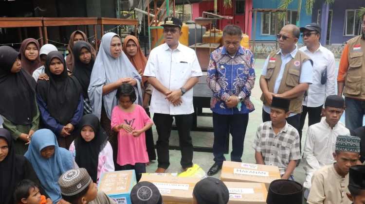Gubernur Melki Salurkan Bantuan Bagi Santri Terdampak Gempa