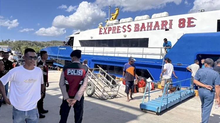 Samapta Polres Rote Ndao Perkuat Patroli Preventif di Pelabuhan Ba’a