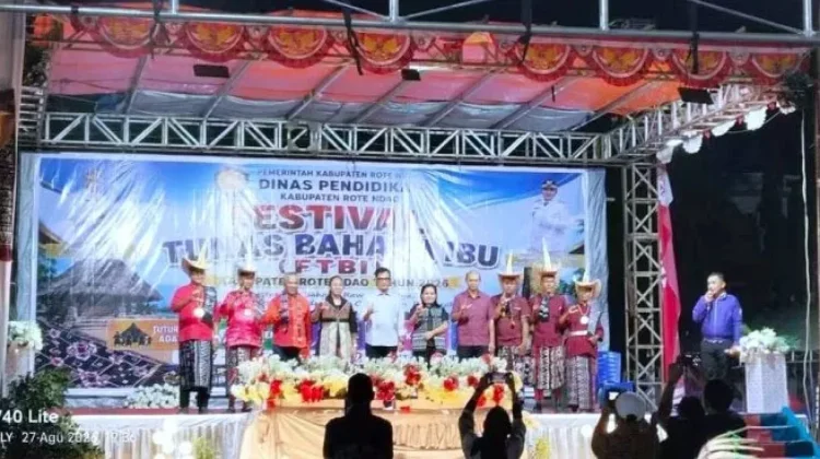 Pelajar Rote Ndao Unjuk Kemampuan di Festival Tunas Bahasa Ibu