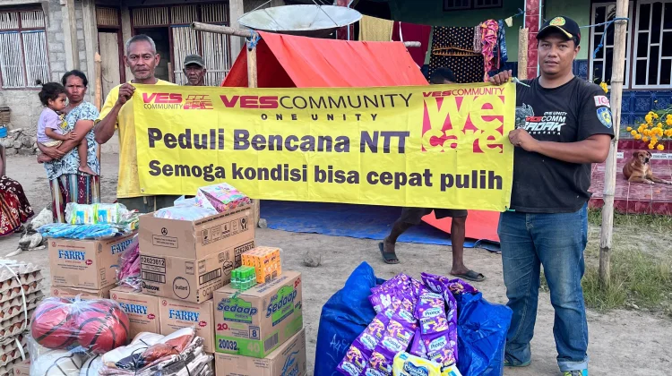 Bantuan Komunitas Jangkau Warga Giriwawo