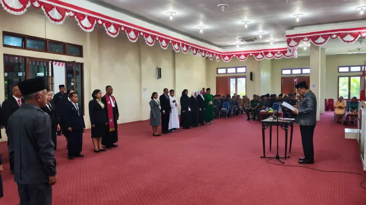 Penyegaran Birokrasi Pendidikan Bupati Melantik Sejumlah Kepala Sekolah.