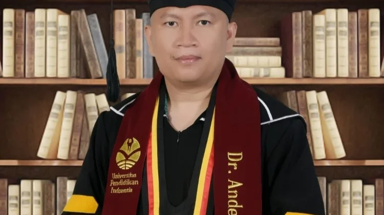 Dari Jalan Kaki tanpa Alas Kaki, Anak Pelosok Rote Ndao Raih Doktor Cumlaude