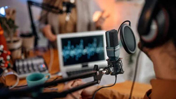 Bagaimana Memanfaatkan AI di Dunia Penyiaran Radio