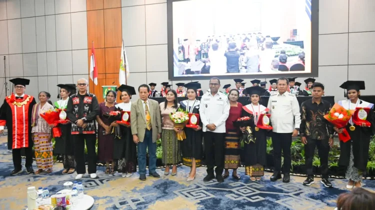 Rektor UPG 1945 NTT Titip Pesan kepada 439 Wisudawan