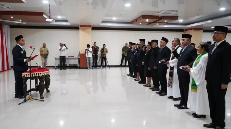 Jabatan itu Amanah: Gubernur NTT Lantik Lima Pejabat Pimpinan Tinggi Pratama