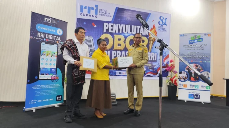 RRI Kupang dan Yayasan Rumah Musik Siloam Serahkan Donasi Bencana Flores ke BPBD