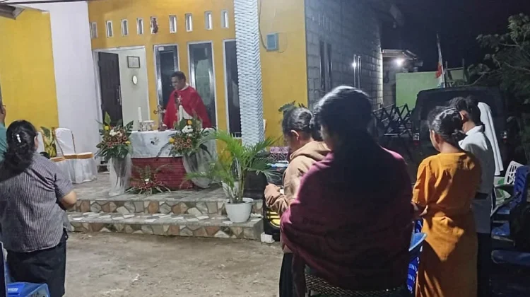 Umat KUB Santa Maria Virgo Disapa Gembala dari Rumah ke Rumah