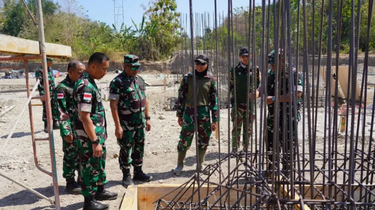 Danrem 161/Wira Sakti Tinjau Progres Pembangunan Jembatan Termanu dan Kapsali