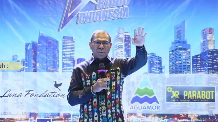 Wagub Johni Asadoma Berikan Hadiah Bagi Finalis Binrad RRI Kupang